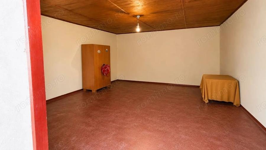Casă cu Teren 1348 Mp în Giarmata