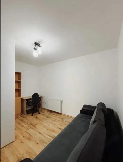Apartament cu 3 camere decomandat în Florești
