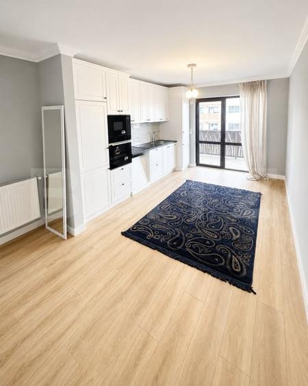 Apartament cu 3 camere semidecomandat, mobilat în Independenței