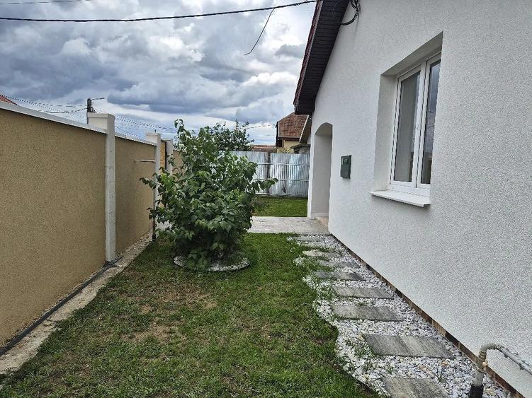 Casă cu 3 camere cu Teren 710 Mp în Central