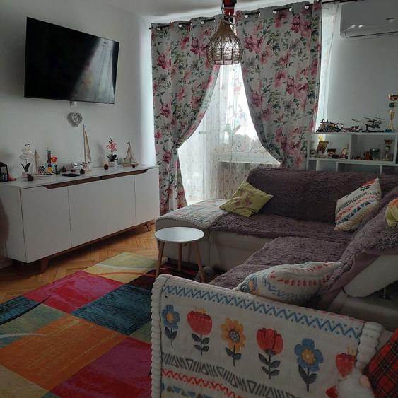 Apartament cu 3 camere semidecomandat în Țiglina 2