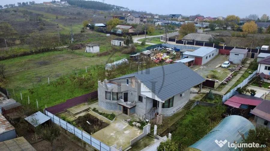 Casă cu 3 camere cu Canalizare în Hârșova
