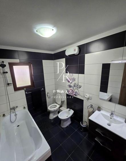 Duplex cu 4 camere cu Canalizare în Florești