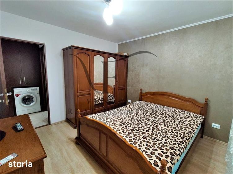 Apartament cu 3 camere semidecomandat în Centrul Civic