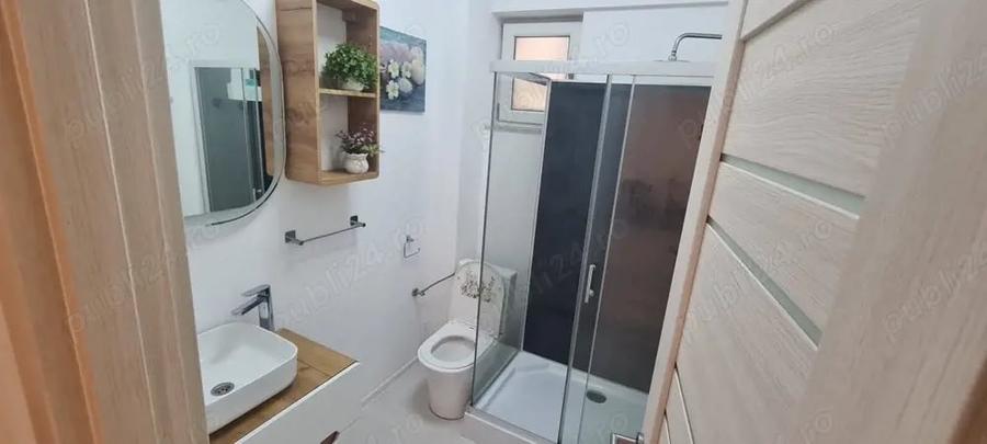 Casă cu 2 camere decomandat în Casa de Cultură
