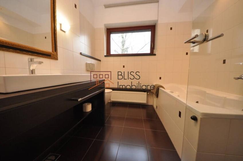 Apartament cu 3 camere decomandat în Victoriei