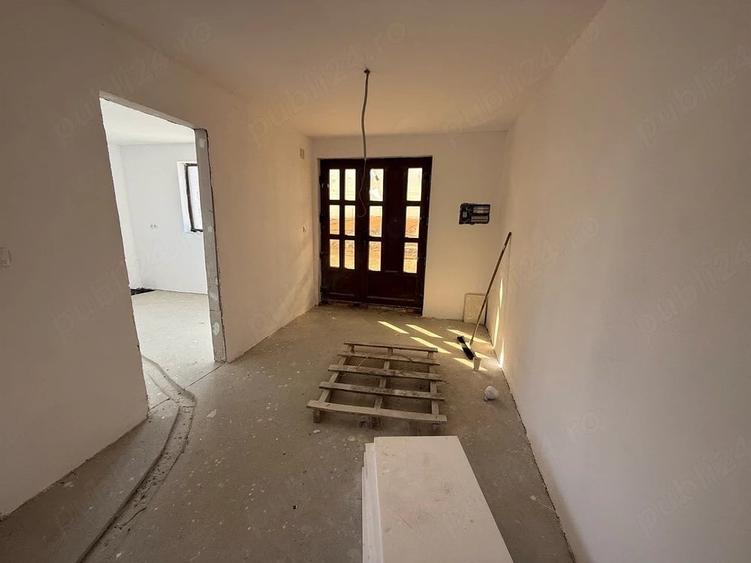 Casă cu 4 camere cu Teren 495 Mp în Șura Mare