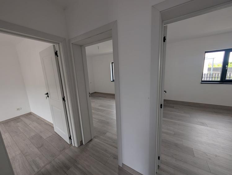 Casă individuală cu 3 camere cu Teren 400 Mp în Exterior Est