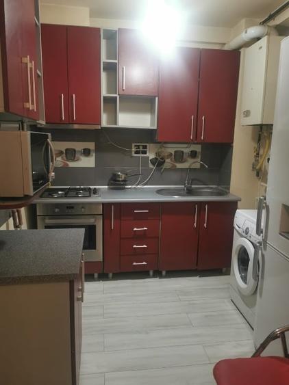 Apartament cu 2 camere decomandat, mobilat în Central