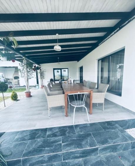 Casă individuală cu 6 camere cu Piscina în Exterior Est