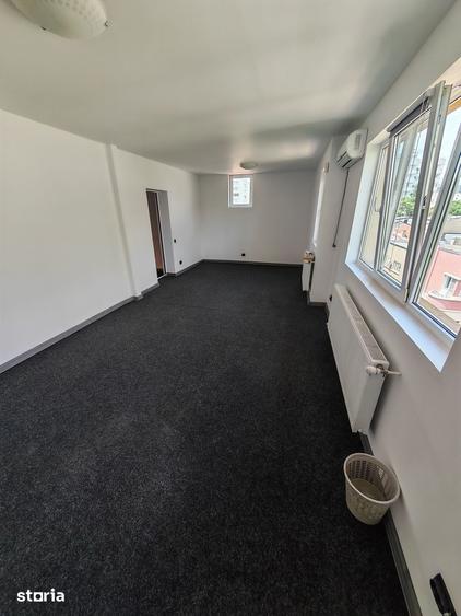 Casă cu 5 camere cu Teren 240 Mp în Vitan