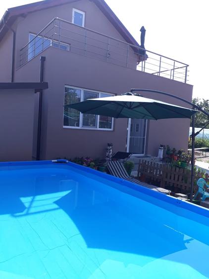 Casă individuală cu 8 camere cu Piscina în Palazu Mare