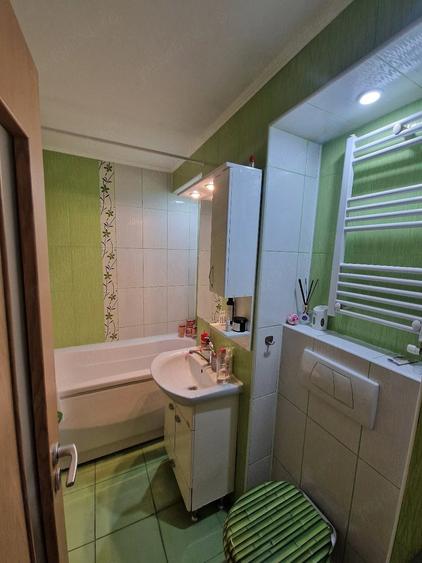 Apartament cu 2 camere semidecomandat în Intim