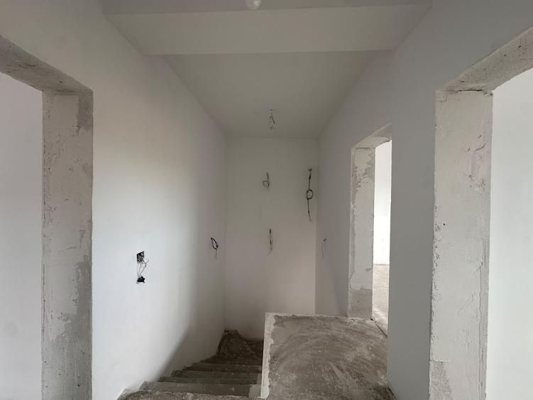 Duplex cu 5 camere cu Canalizare în Moșnița Nouă