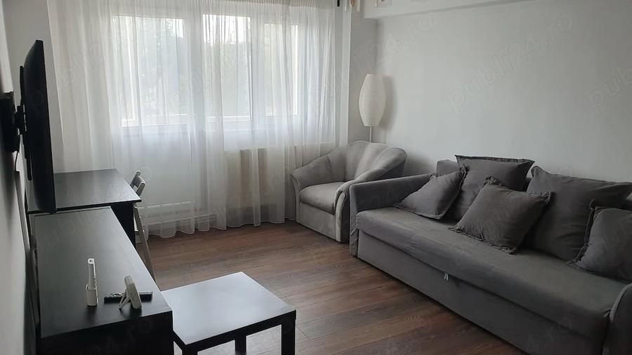 Apartament cu 3 camere semidecomandat în Sud