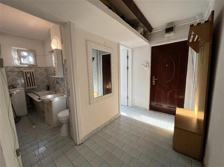 Apartament cu 2 camere nedecomandat, mobilat în Narcisa