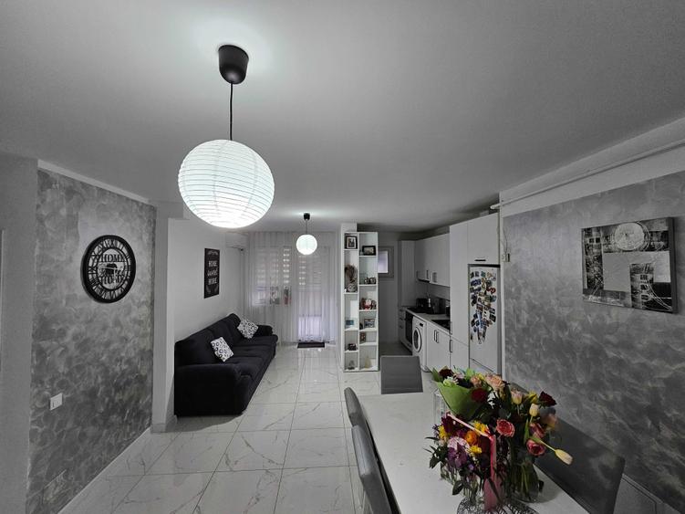 Apartament cu 3 camere decomandat în Florești