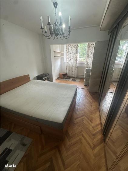 Apartament cu 4 camere decomandat în Lipovei