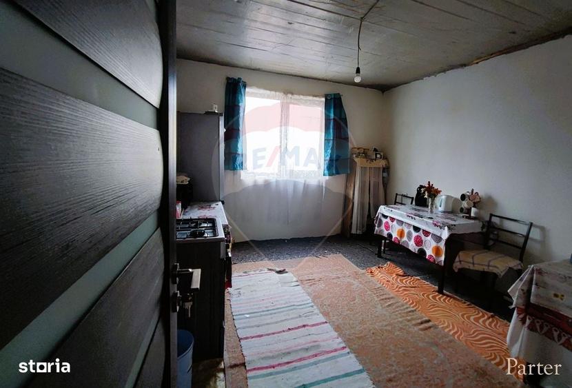 Casă cu 4 camere cu Teren 300 Mp în Central