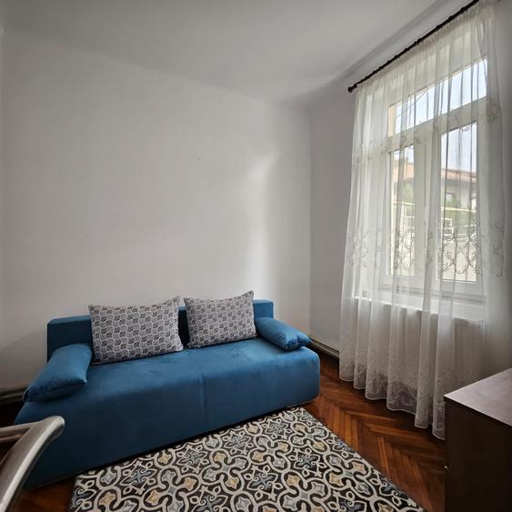 Apartament cu 5 camere decomandat în Ferdinand