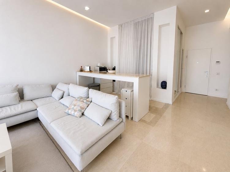 Apartament cu 2 camere decomandat, mobilat în Central