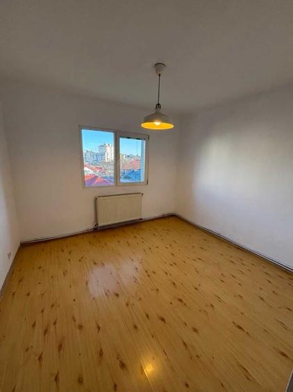 Apartament cu 3 camere decomandat în Mioriței