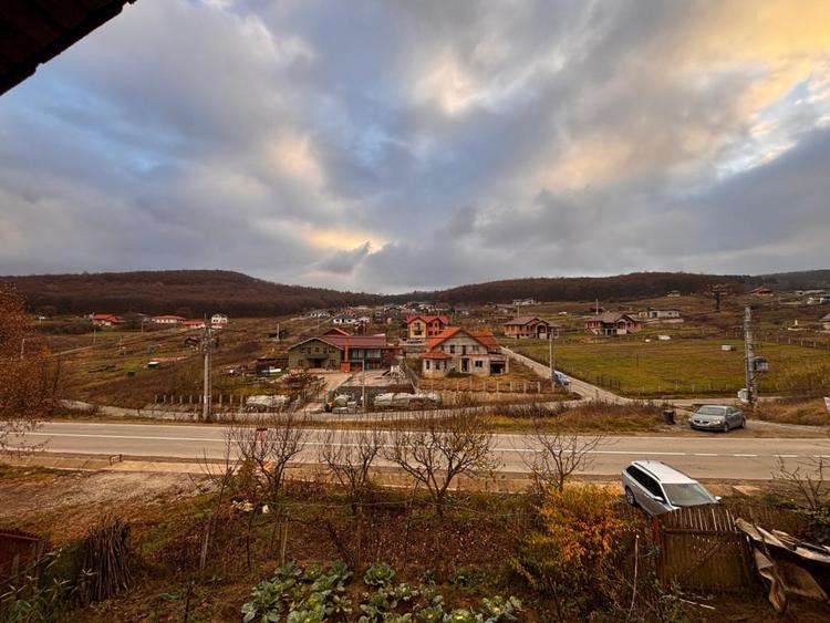 Casă individuală cu 3 camere cu Canalizare în Est