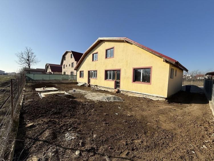 Casă cu 4 camere în Vidra