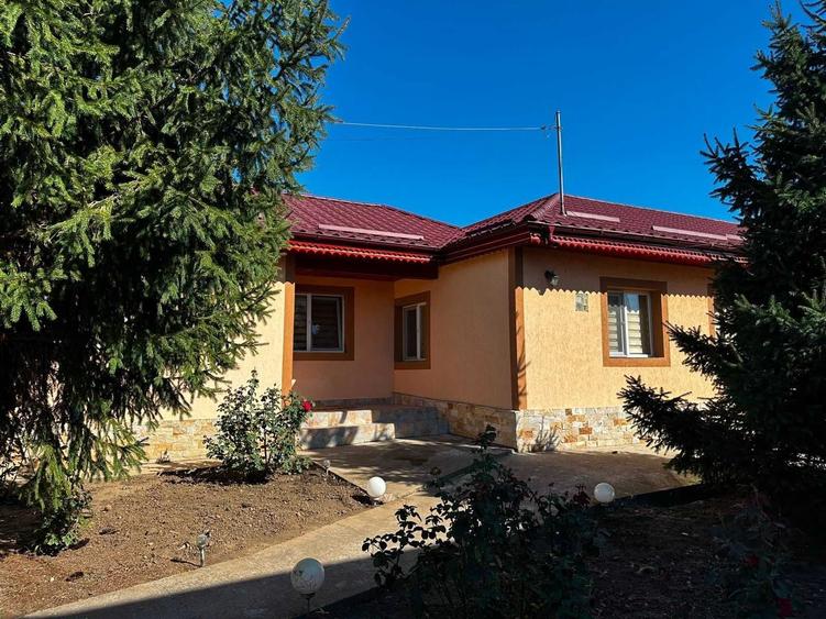 Casă cu 4 camere în Schela