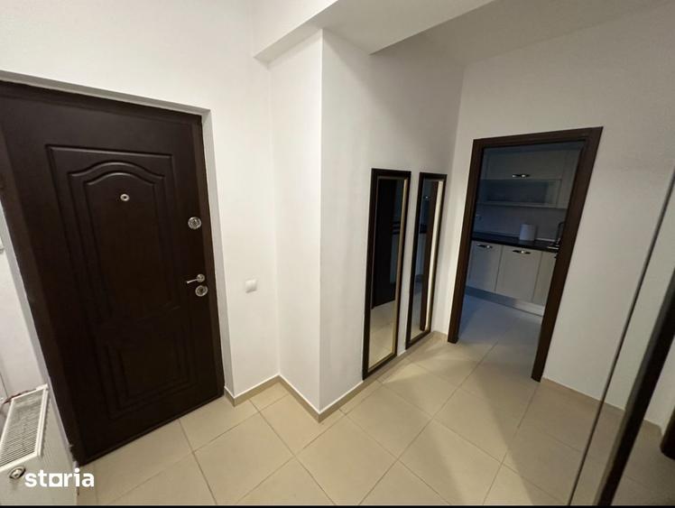 Apartament cu 3 camere în Apărătorii Patriei