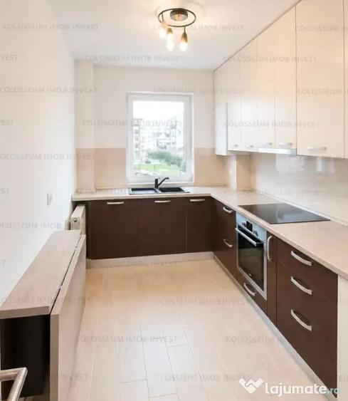 Apartament cu 3 camere decomandat în Tractorul