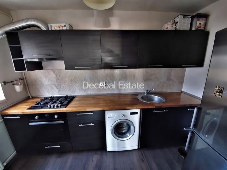 Apartament cu 3 camere semidecomandat, mobilat în Tineretului