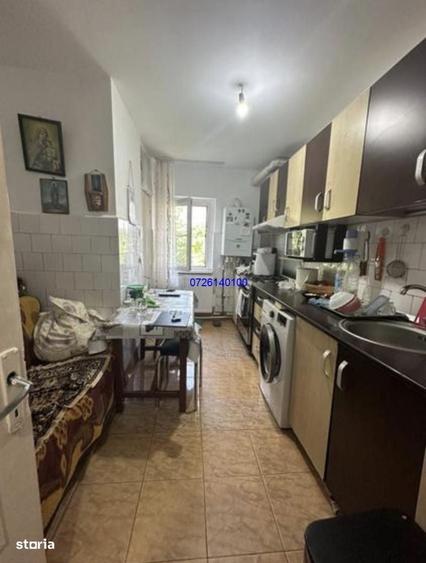 Apartament cu 3 camere decomandat în Calarași 4
