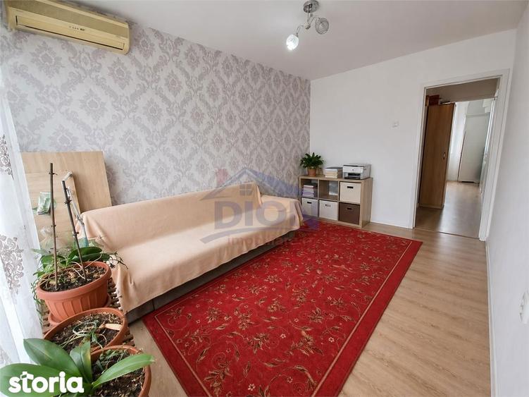 Apartament cu 3 camere în Tei