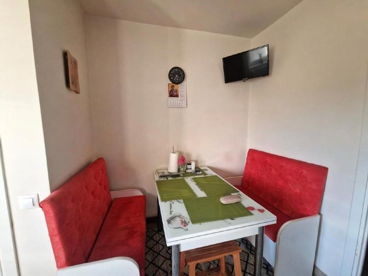 Apartament cu 3 camere decomandat, mobilat în Aradului
