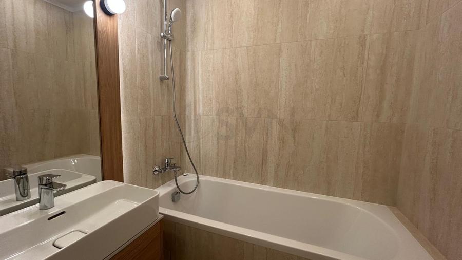 Apartament cu 3 camere decomandat în Barbu Văcărescu