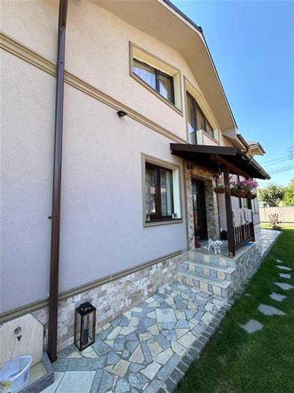 Casă individuală cu 4 camere cu Teren 330 Mp în Central