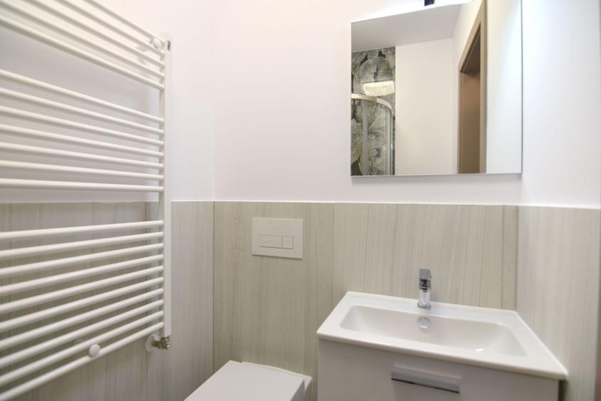 Apartament cu 3 camere, mobilat în Central