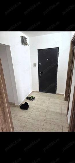 Apartament cu 3 camere decomandat în Eremia