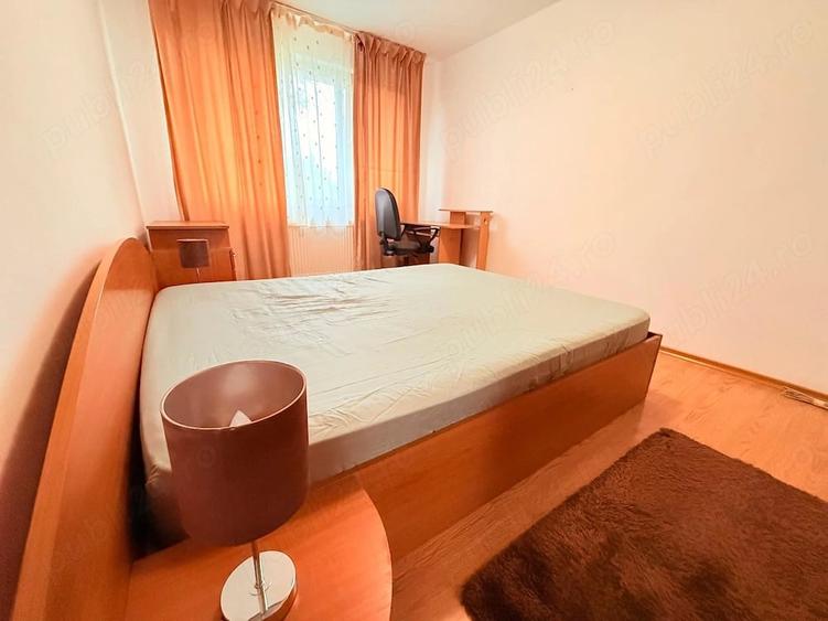 Apartament cu 3 camere decomandat în Podu Roș