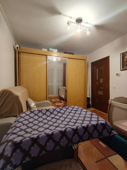 Apartament cu 2 camere semidecomandat în Săsar