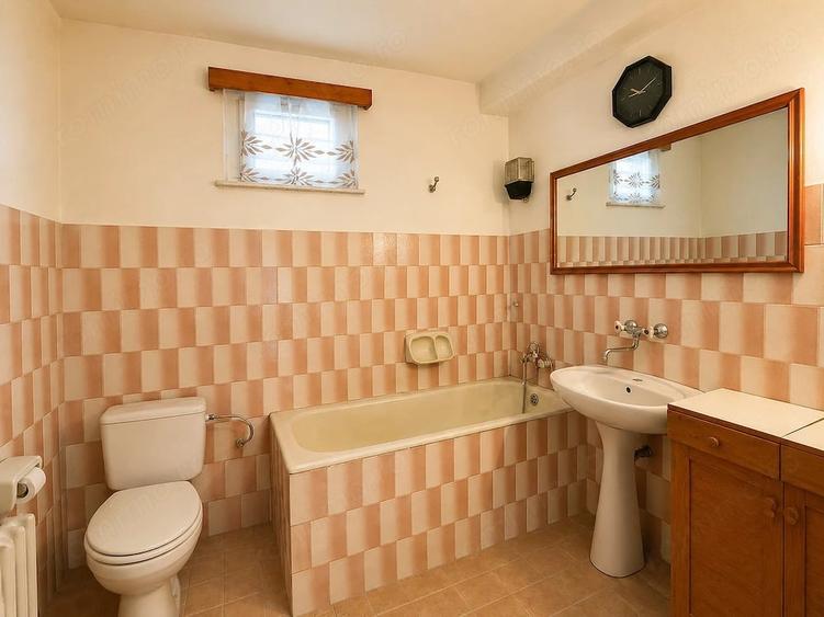 Casă cu 5 camere cu Teren 500 Mp în Central