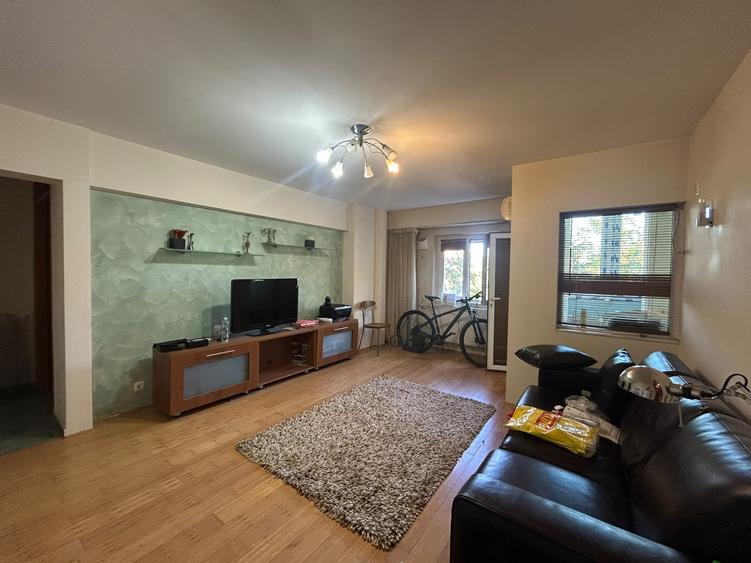 Apartament cu 3 camere în Calea Călărașilor