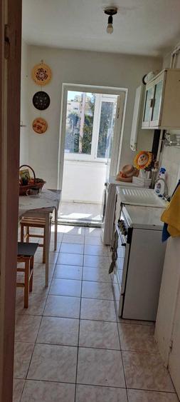 Apartament cu 3 camere decomandat în Astra