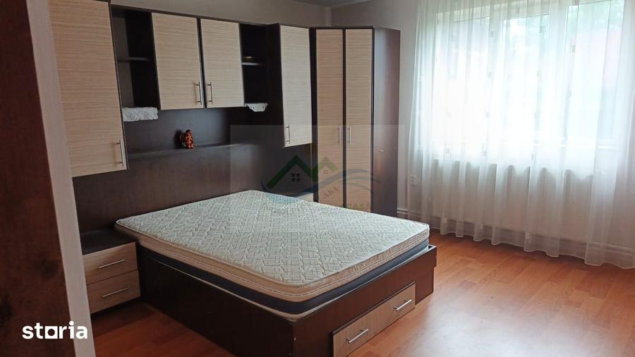 Casă cu 4 camere cu Teren 1700 Mp în Horodnic