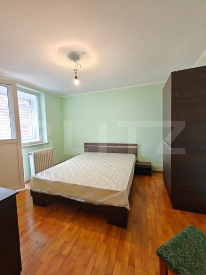 Apartament cu 3 camere decomandat, mobilat în Central