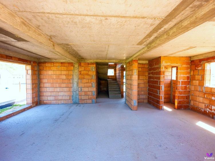 Casă individuală cu 4 camere cu Canalizare în Exterior Sud