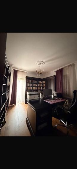 Casă cu 4 camere în Exterior Vest