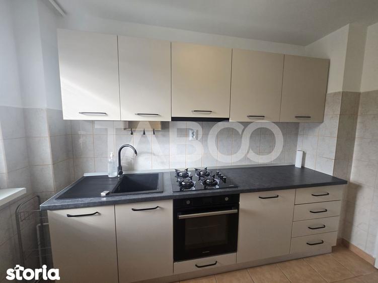 Apartament cu 3 camere semidecomandat, mobilat în Mihai Viteazul