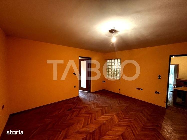 Apartament cu 4 camere semidecomandat în Orașul de Jos